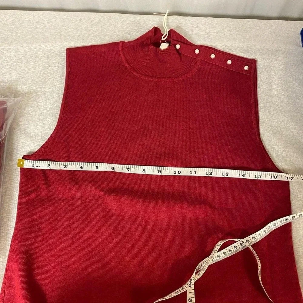 NWT Eesome  sleeveless ribbed mock neck sweater (Size: L)